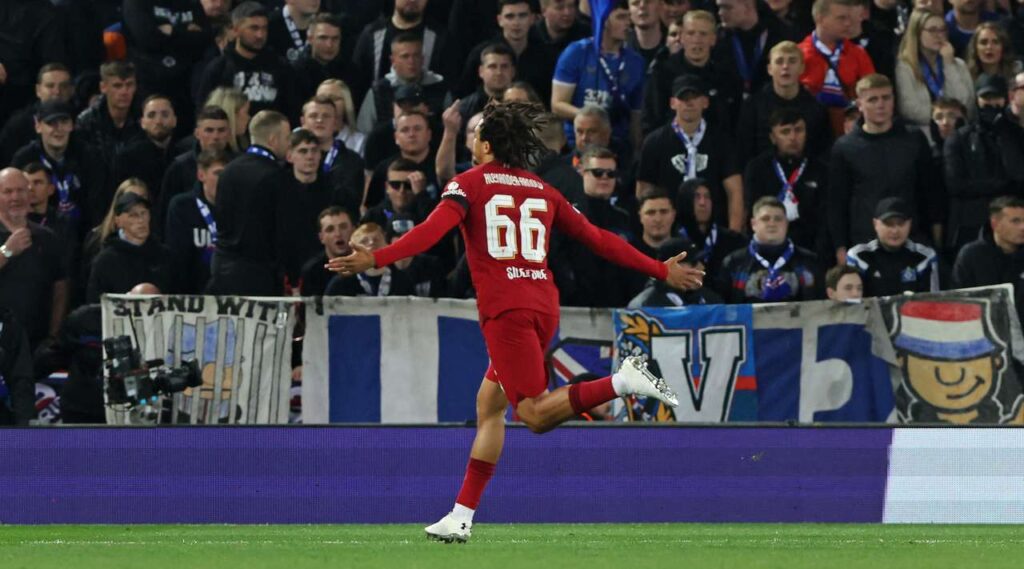 Радост на “Анфийлд” – Ливърпул триумфира в британския дуел