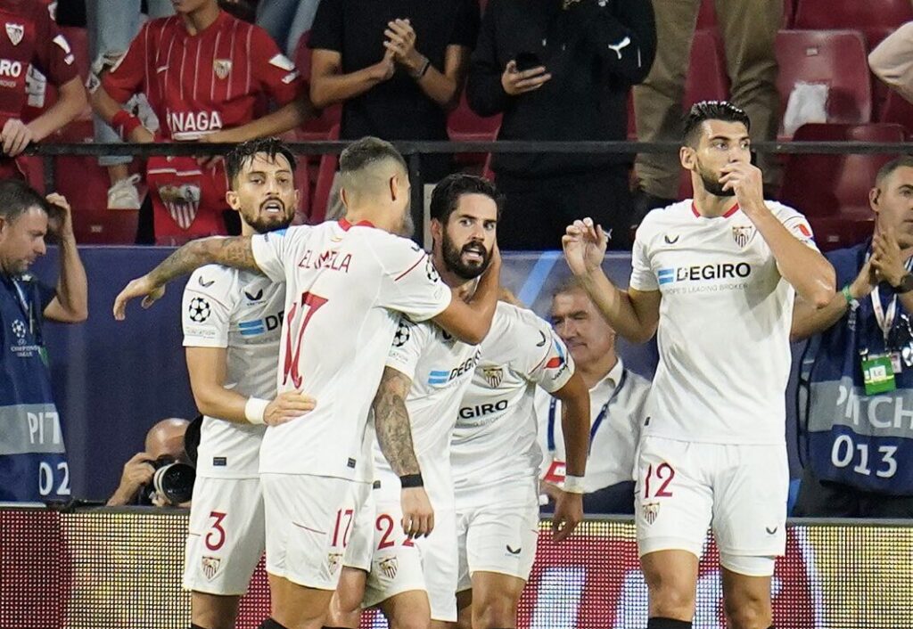 Севиля остава в играта след 3:0 срещу Копенхаген