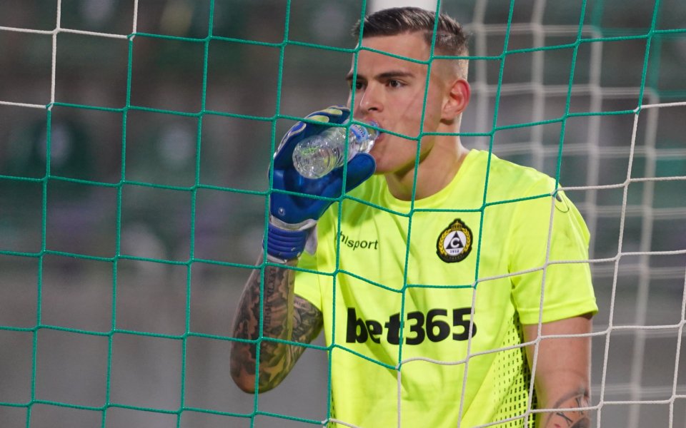 Спрягат звездата на Славия за трансфер в Цървена звезда