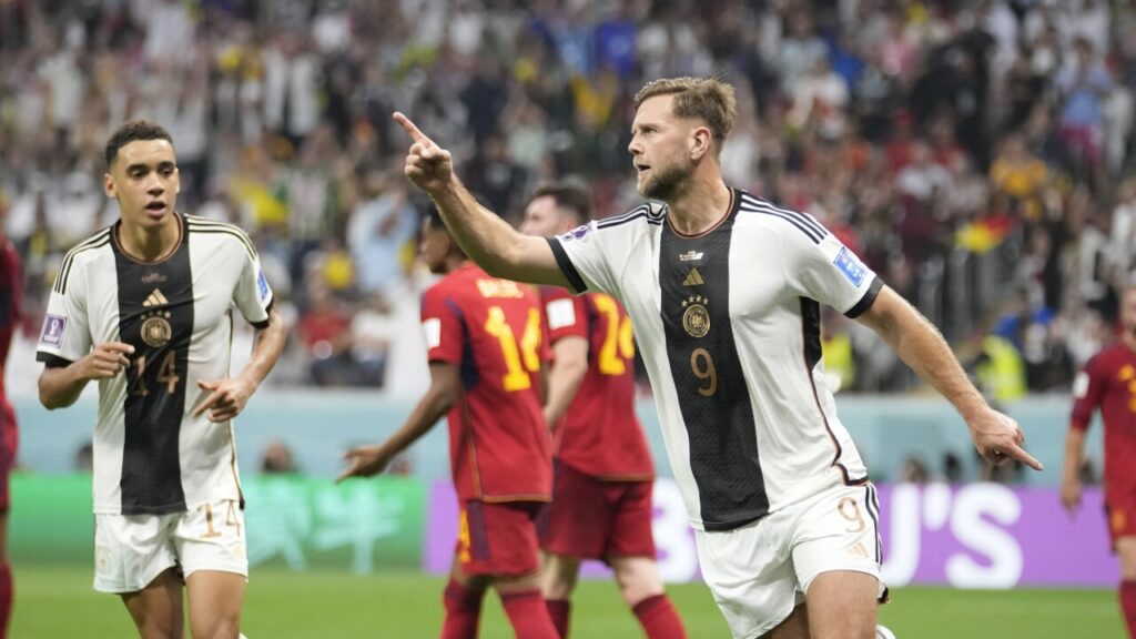 Бивши национали на Германия искат Фюлкруг да е титуляр