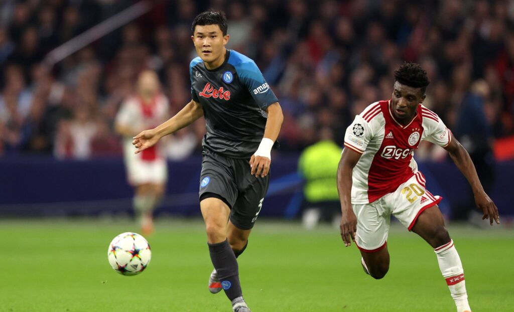 Бранител на Наполи е пред трансфер в Манчестър Юнайтед