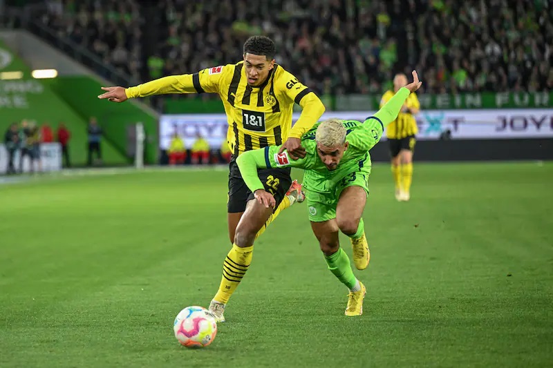 Борусия Дортмунд прегази Волфсбург и отново е на точка зад Байерн width=