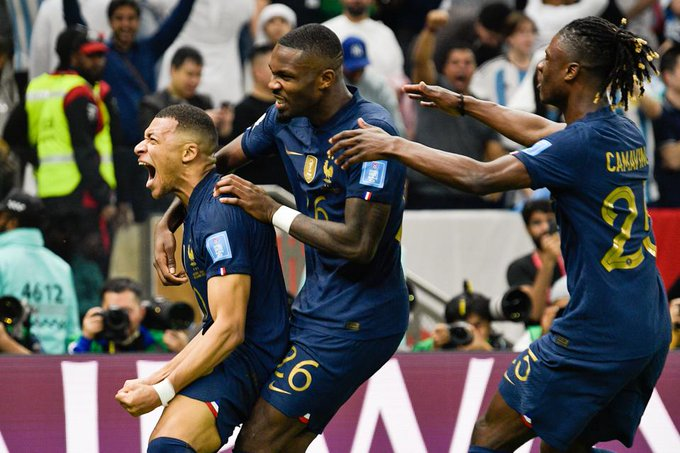 Франция мина “на ходом” през Гибралтар