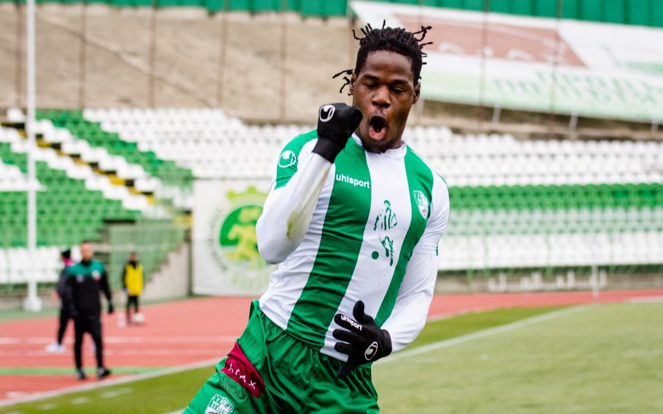 Бивш футболист на Берое може да се озове в Галатасарай