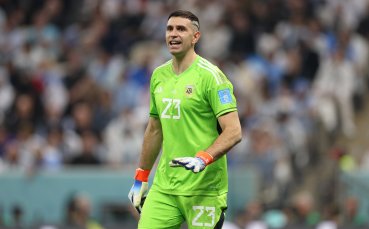 Астън Вила може да продаде Емилиано Мартинес през лятото