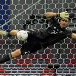 Интер следи ситуацията около Емилиано Мартинес