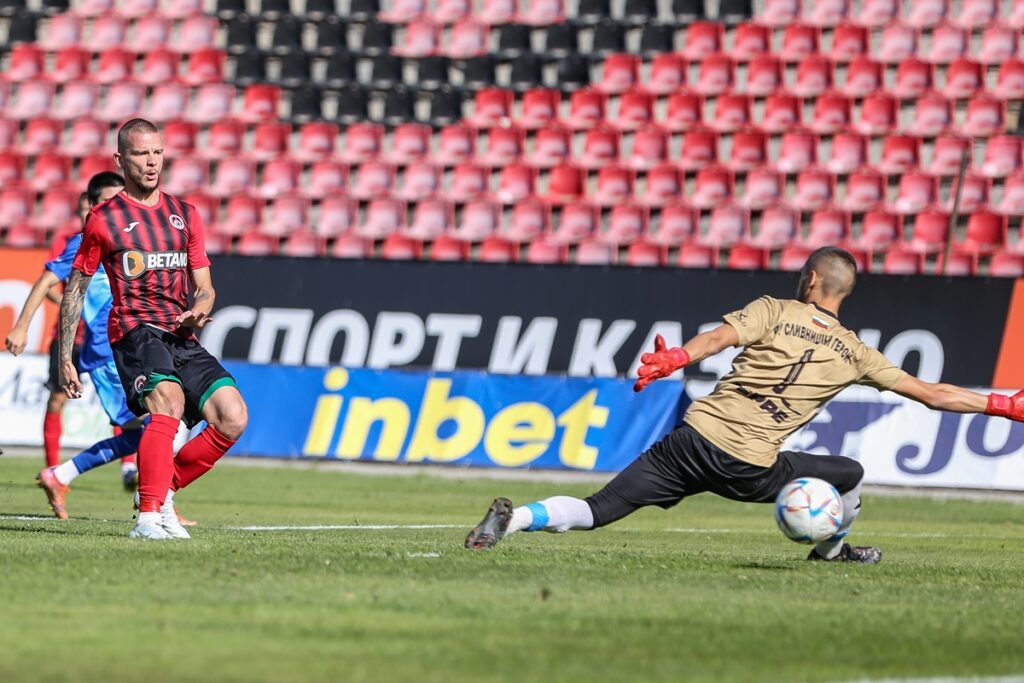 Футболист на Локо София премина в кошмар на Левски