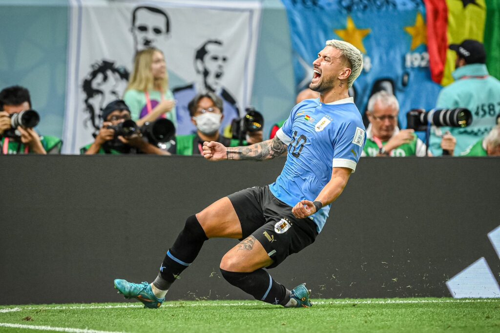 Уругвай се справи с Гана, но изхвърча от Мондиала