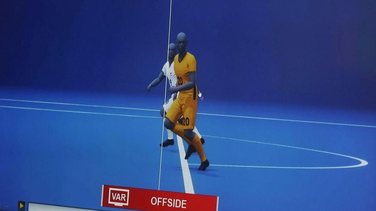 Въвеждат полуавтоматичния ВАР и в Серия А width=