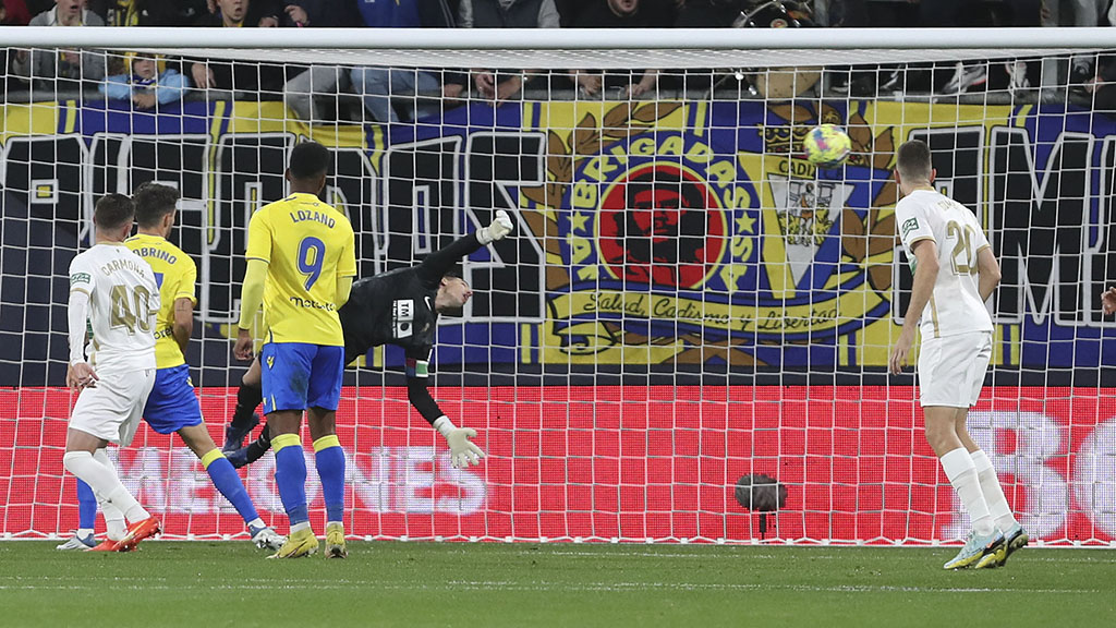 Кадис поиска Ла Лига да бъде спряна