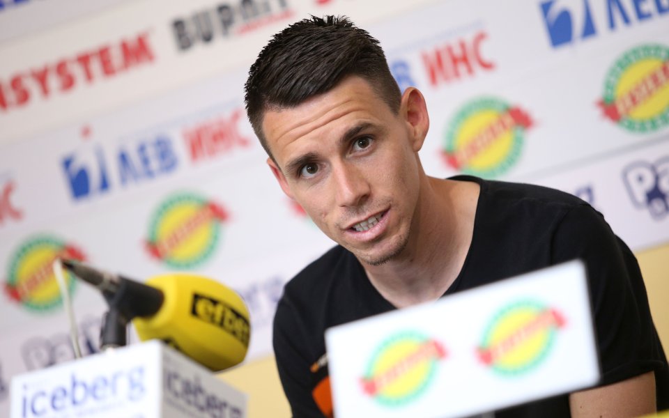 Национал на България жегна феновете на Ботев Пловдив (снимка)