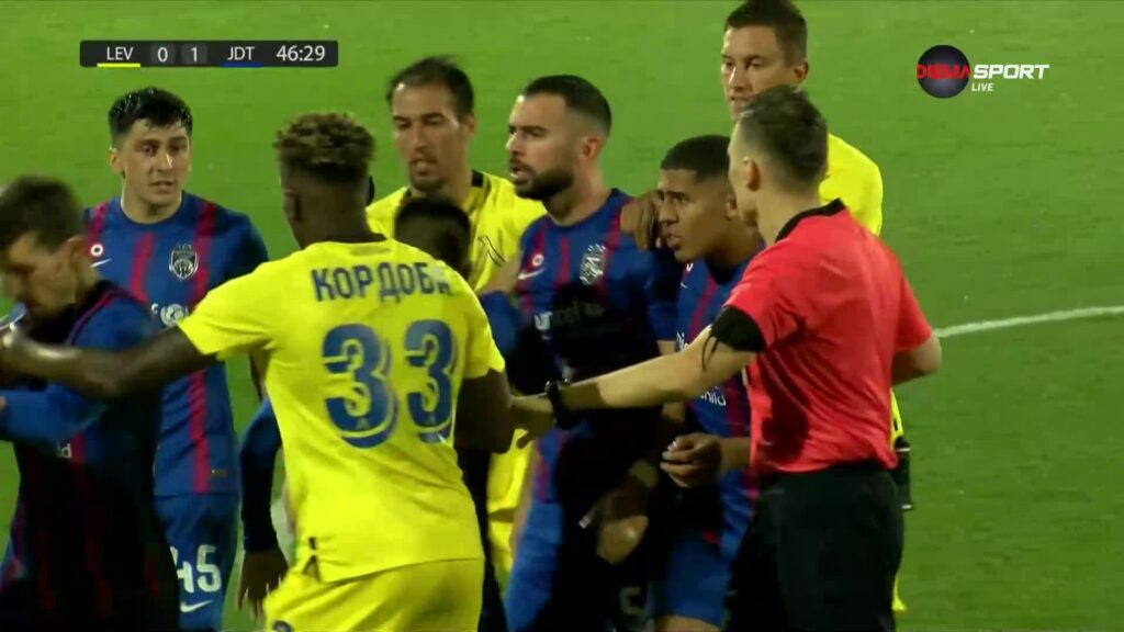 Ето основната причина за прекратяването на мача на Левски (ВИДЕО)