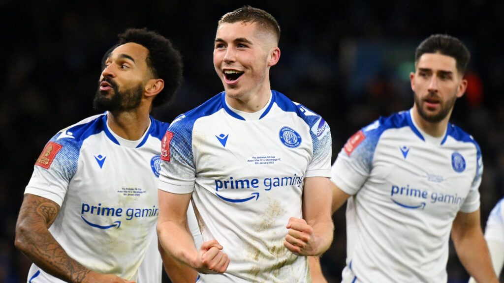 Сензация! Стивънидж изхвърли Астън Вила от ФА Къп