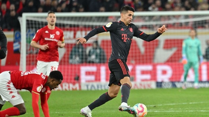 Барселона обмисля привличането на Жоао Кансело width=