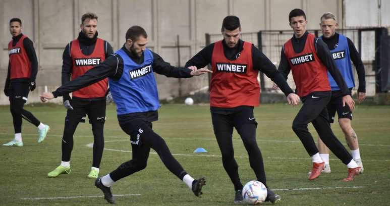 Директор на Локомотив (Пловдив) обяви три трансфера width=