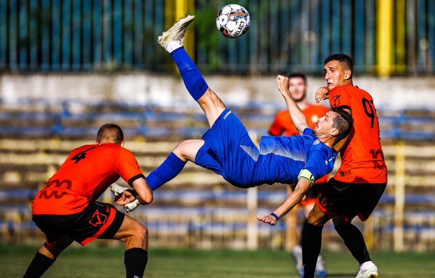 Втора лига продължава с интригуващи срещи