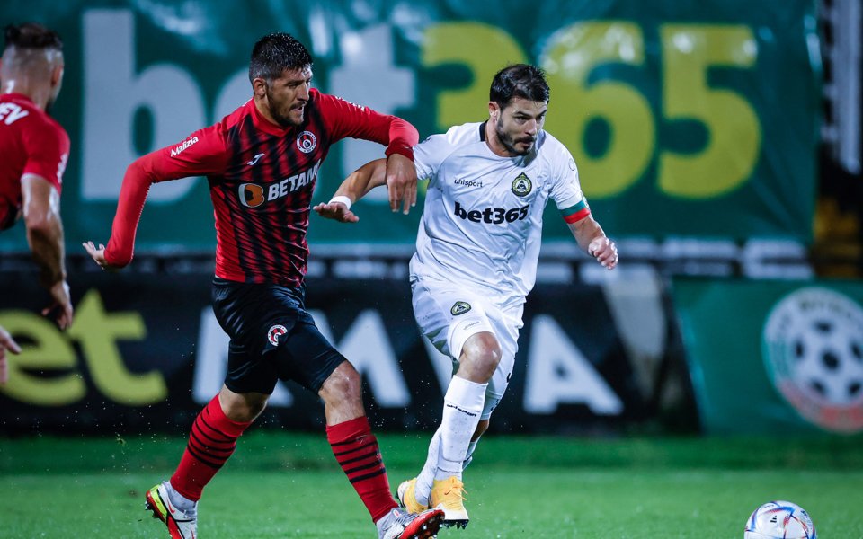 Efbet дава леко предимство на Локо (София) в столичното дерби днес