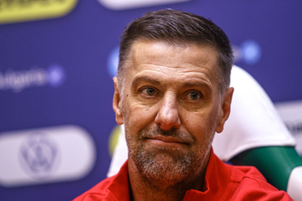 Кръстаич: “Играчите трябва да играят за страната си!”