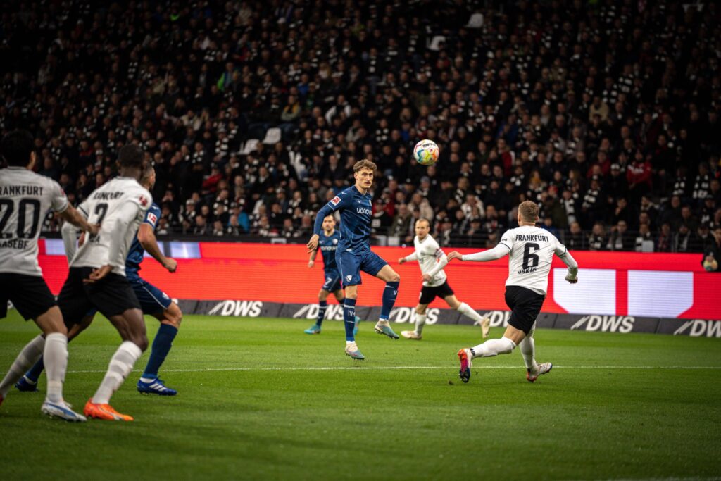 Айнтрахт Франкфурт и Бохум си поделиха точките