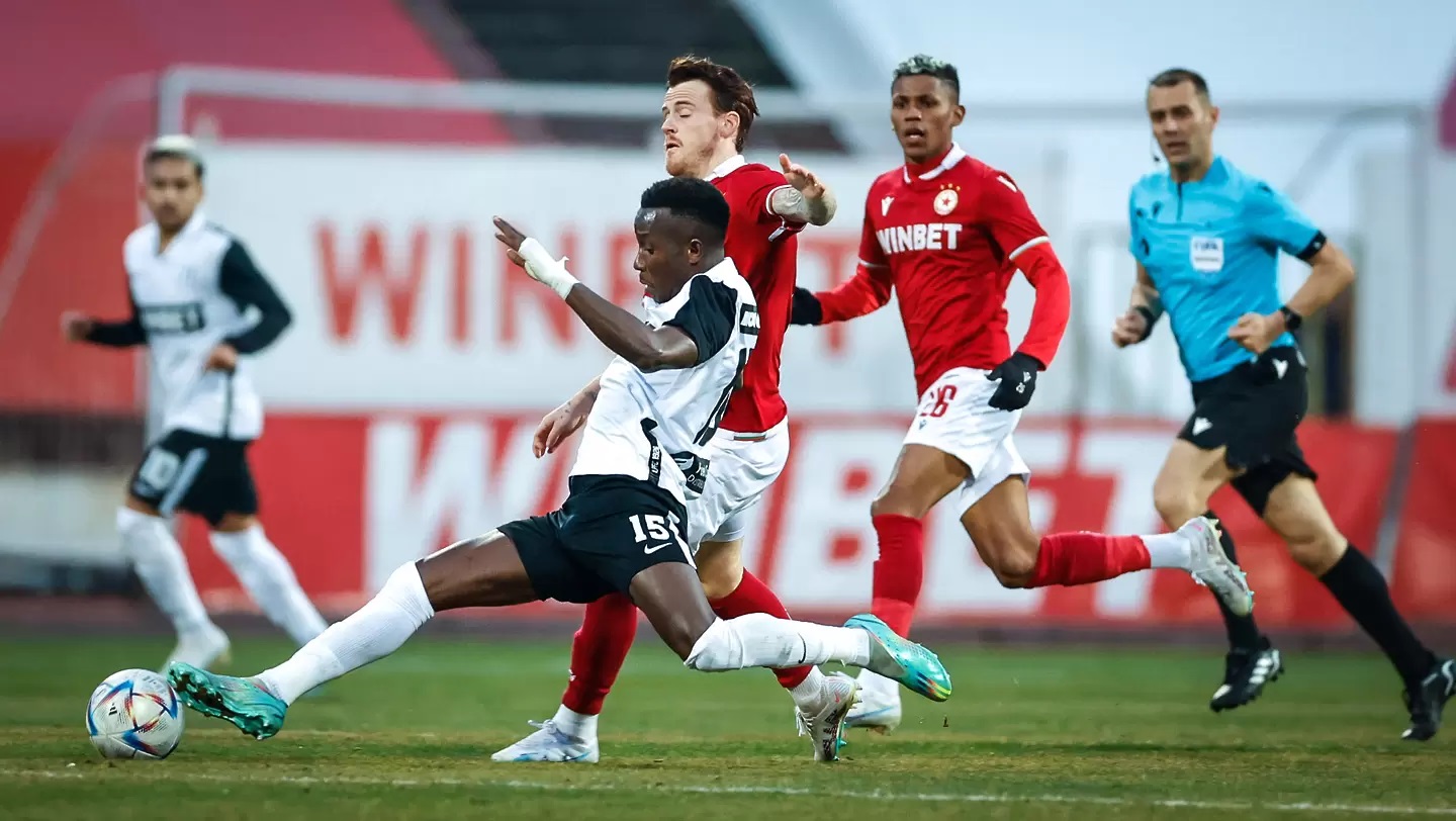 ЦСКА не сбърка срещу Локо Пловдив и продължава да притиска Лудогорец width=