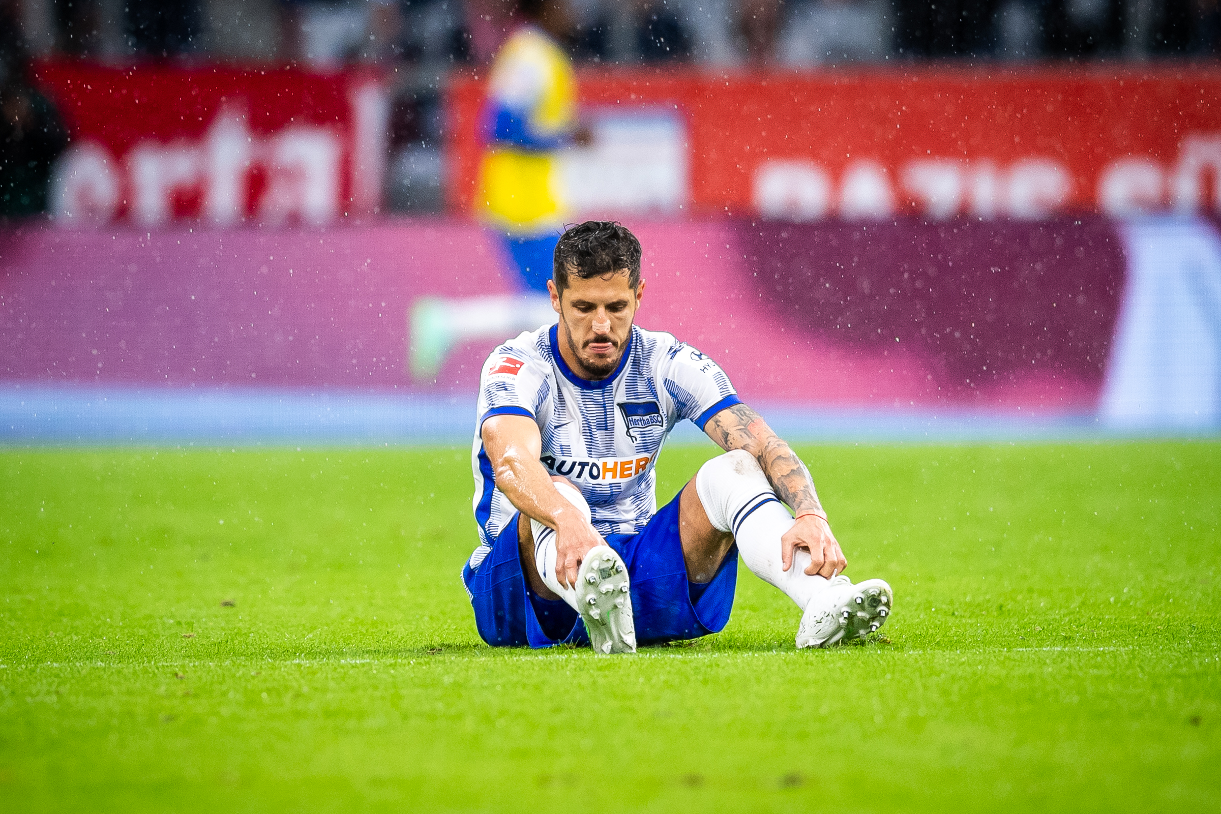 Олимпиакос взе бивши играчи от Премиър лийг width=