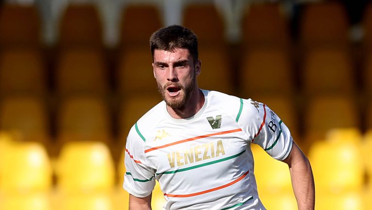 Венеция най-после успя да спечели, Петко Христов записа цял мач