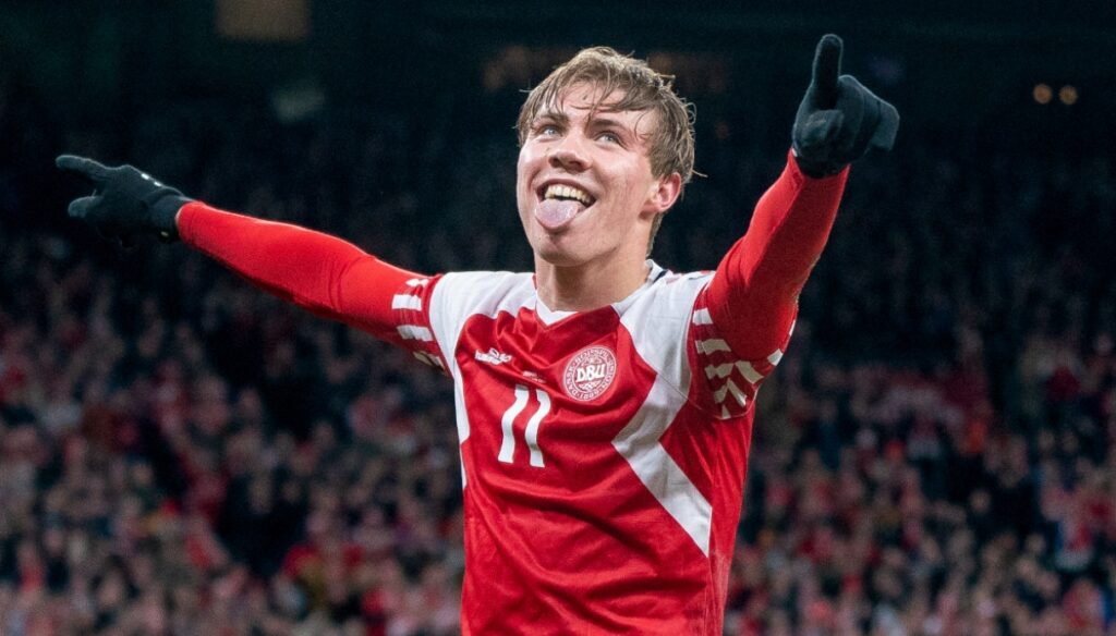 ПСЖ опитва да открадне Расмус Хьойлунд от Манчестър Юнайтед