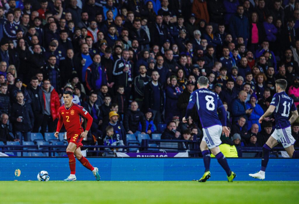 Шотландия нанесе шамар на Испания, Мактоминей се превърна в герой