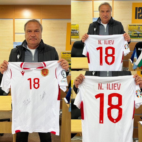 Никола Илиев направи чудесен жест към легенда на Ботев width=