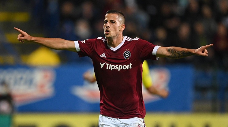 Мартин Минчев взе участие в драматичното дерби на Прага