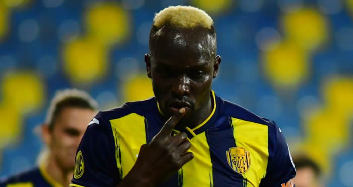 Али Соу нокаутира шампиона на Турция