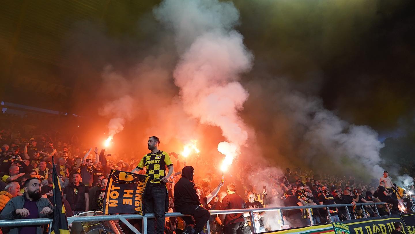 Феновете на Ботев Пд се събират, за да обсъдят ситуацията в клуба width=