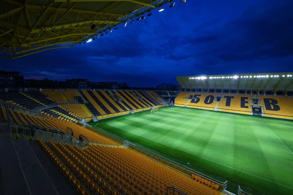 Стартовите състави на Ботев (Пловдив) и Раднички (Ниш)