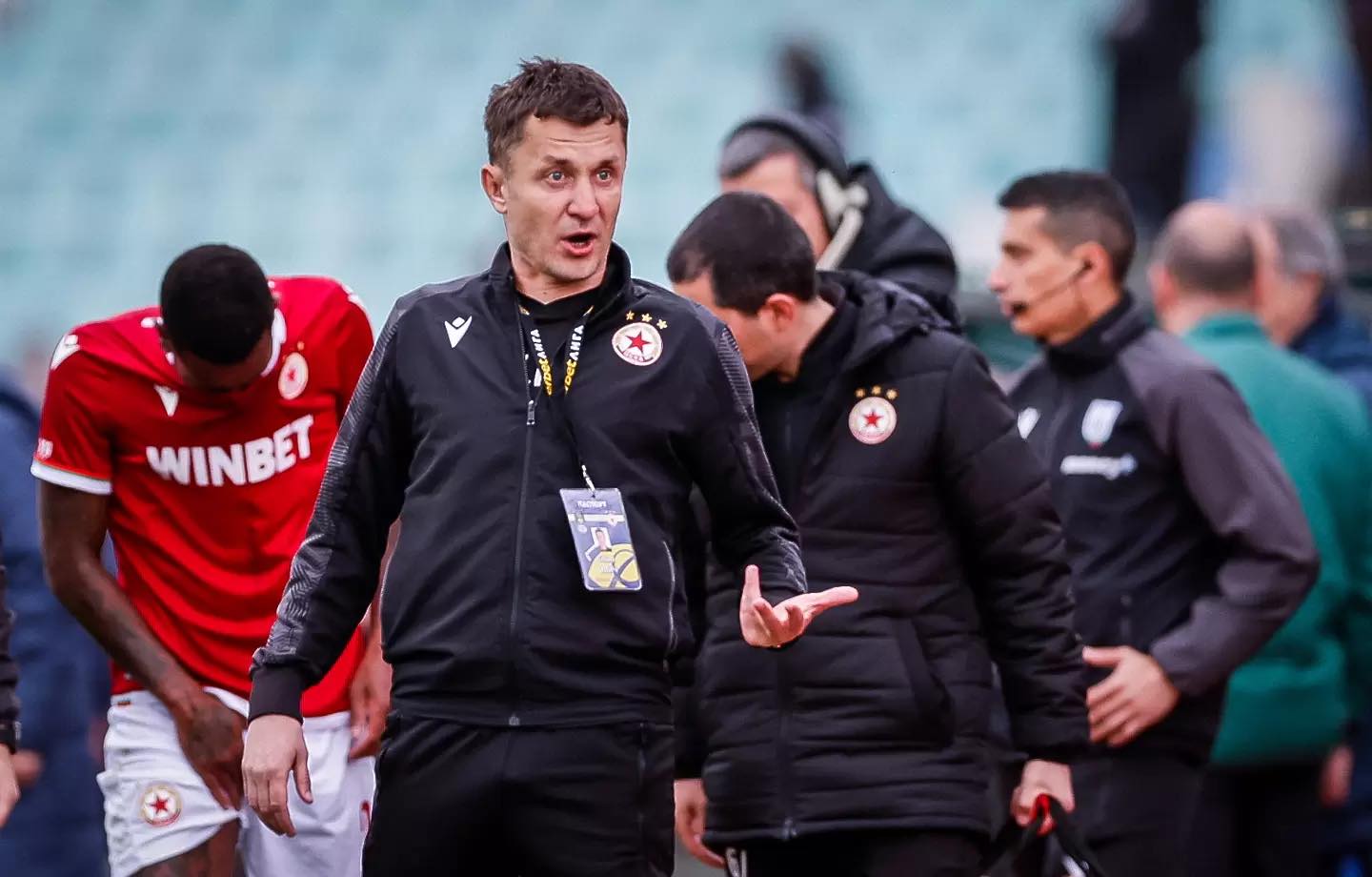 Саша Илич за преследването с Лудогорец: Дишаме им във врата width=