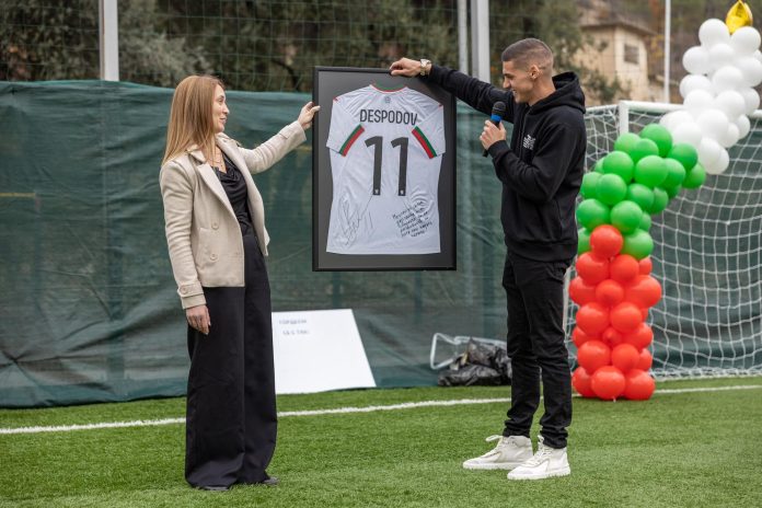 Кирил Десподов основа стипендия на негово име в родното си училище width=