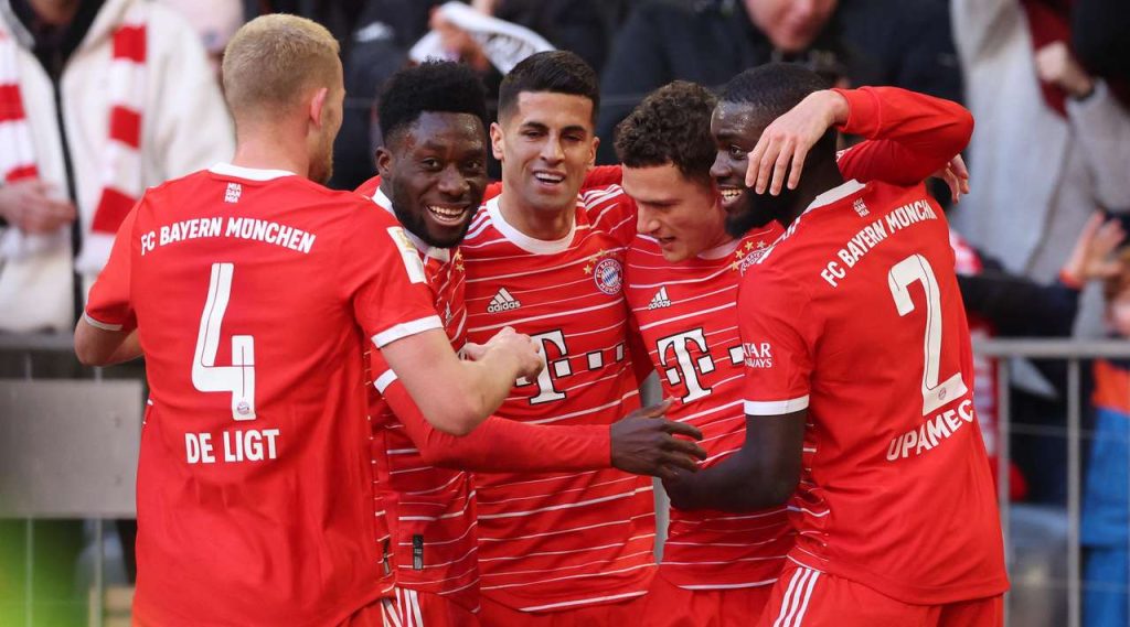 Байерн обеща “цял влак с бира” на Аугсбург при победа над Дортмунд