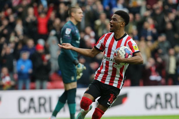 Съндърланд гледа смело към Висшата лига след успех над Лутън