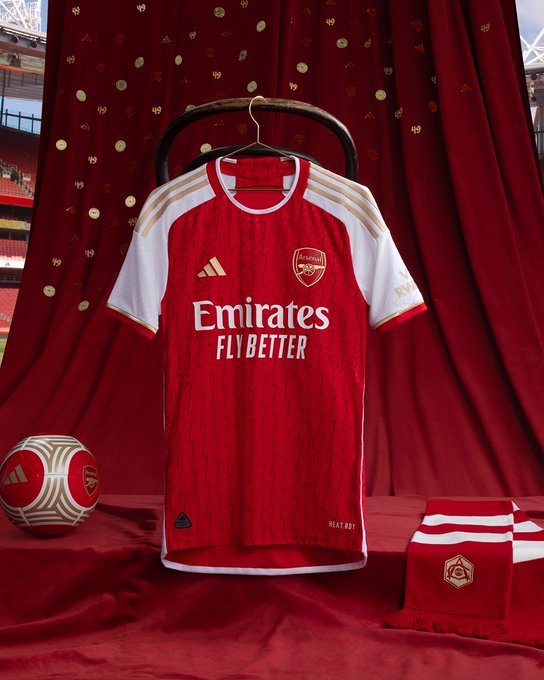 Арсенал представи новите екипи с препратка към “Непобедимите”