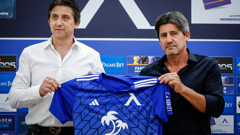 Левски представи официално Николай Костов width=