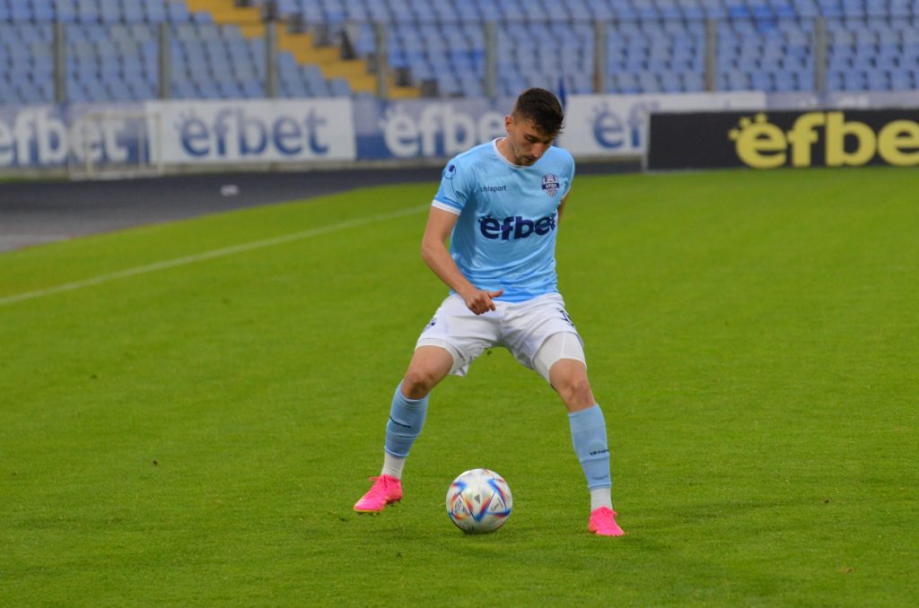 ЦСКА следи ситуацията около звезда на Арда