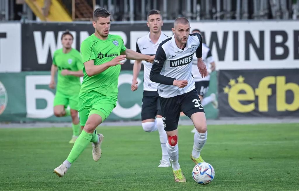 Локо Пловдив стигна до драматичен успех над Черно море у дома