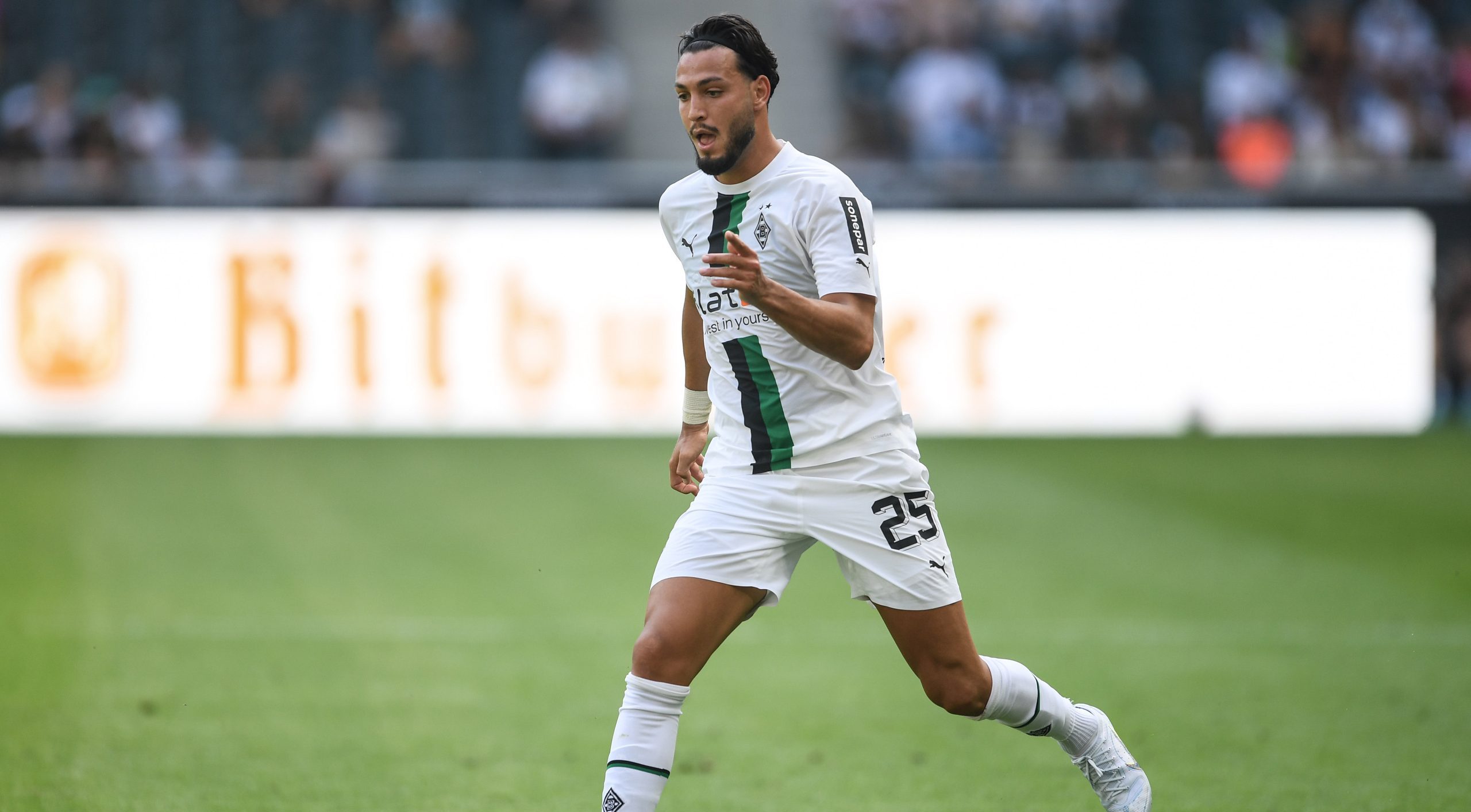 Борусия Дормтунд привлече алжирски защитник от Гладбах