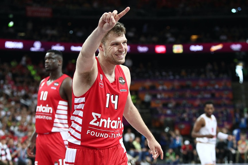 Олимпиакос и Везенков направиха първата крачка към титлата в Гърция