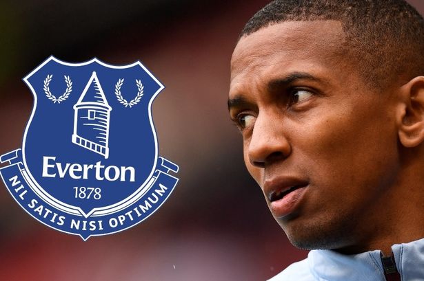 Любимец на Алекс Фъргюсън няма да спира с футбола, отива в Евертън