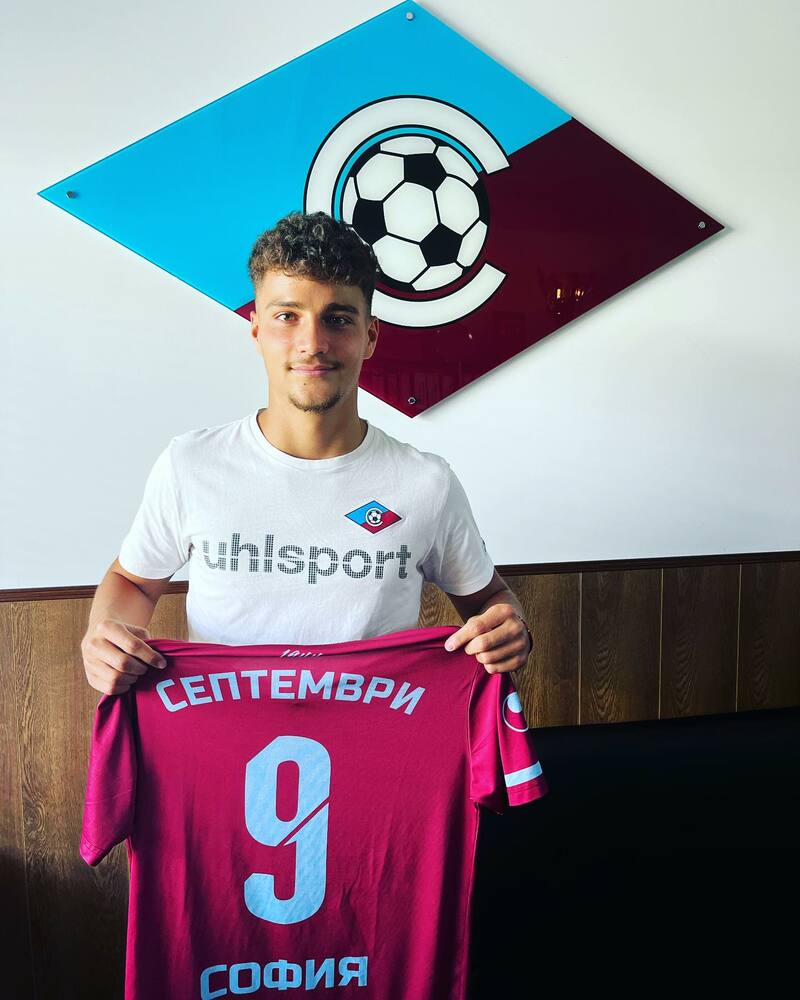 Септември възнагради юноша с договор