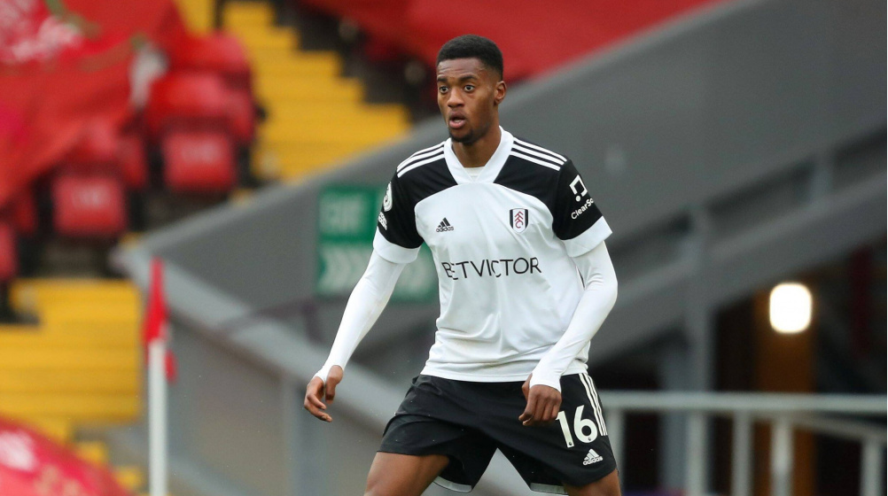 Тотнъм дава приоритет на привличането на Тосин Адарабиойо