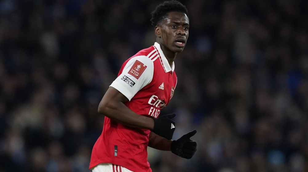 Бърнли води в надпреварата за подписа на халф от Арсенал