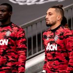 Баи и Телес поглеждат към изхода на “Олд Трафорд”