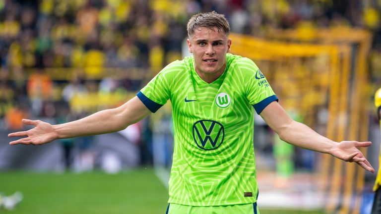 Тотнъм е по-близо до привличането на Мики ван де Вен