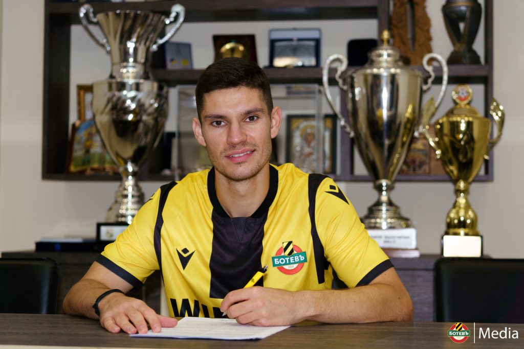 Ботев Пловдив се подсили в отбрана с гръцки футболист